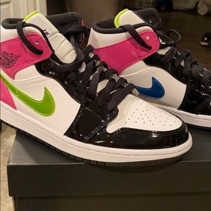 Nike Air Jordan I Mid SE (men’s 8/ women’s 10)